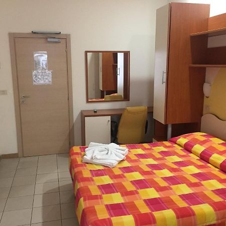 Hotel New Happy Rimini Exterior foto