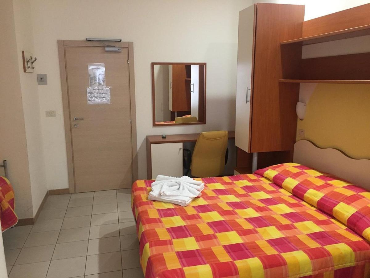 Hotel New Happy Rimini Exterior foto
